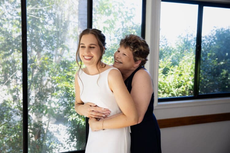 Mum and daughter have a moment before the wedding